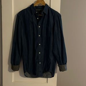 Banana Republic men’s denim button up shirt. Size small.